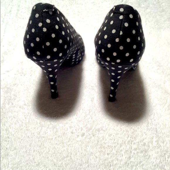 Le Chateau polka dot material pumps - Picture 3 of 5